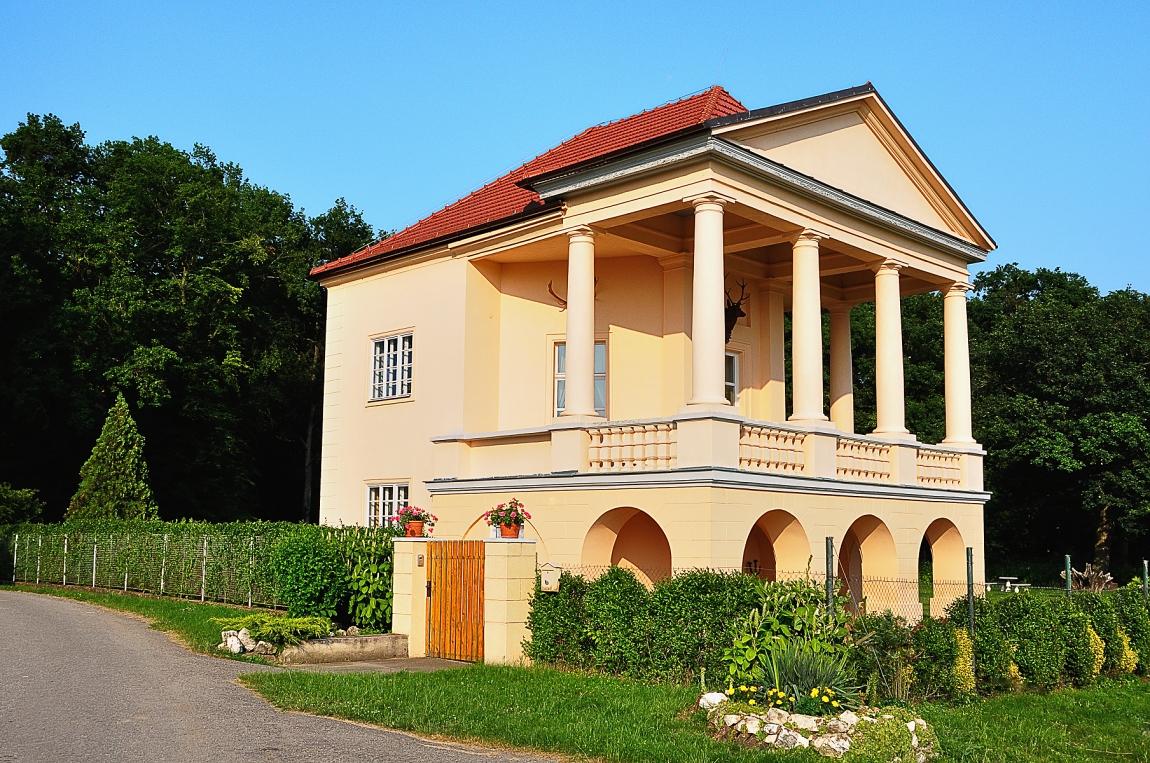 Lovecký zámeček
