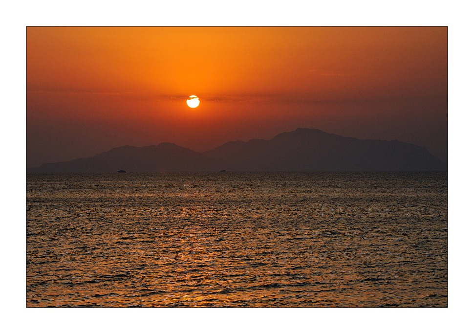 Sharm - východ slunce nad Tiranem (1)
